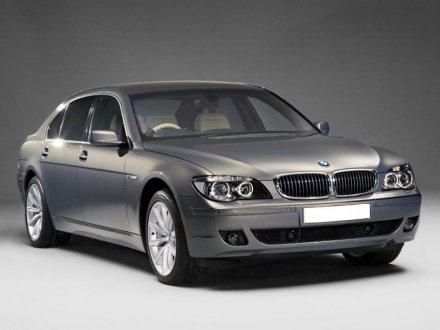 BMW Řada 7  k zapůjčení z autopůjčovny