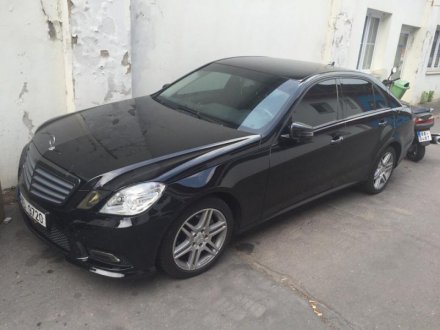 Mercedes-Benz Třídy E 220CDI k půjčení za autopůjčovny